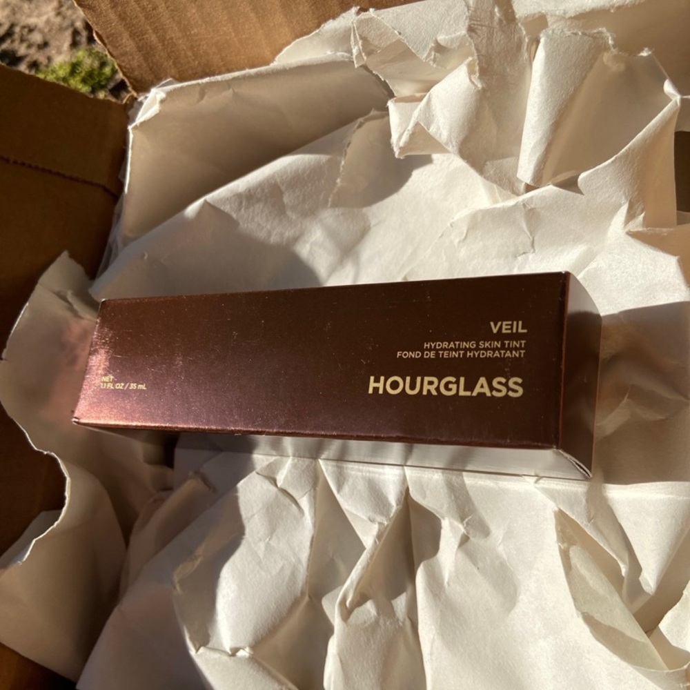 New Hourglass Veil Hydrating Skin Tint